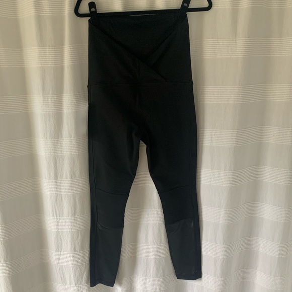 Ingrid and Isabel Moro Maternity Leggings - Picture 4 of 4